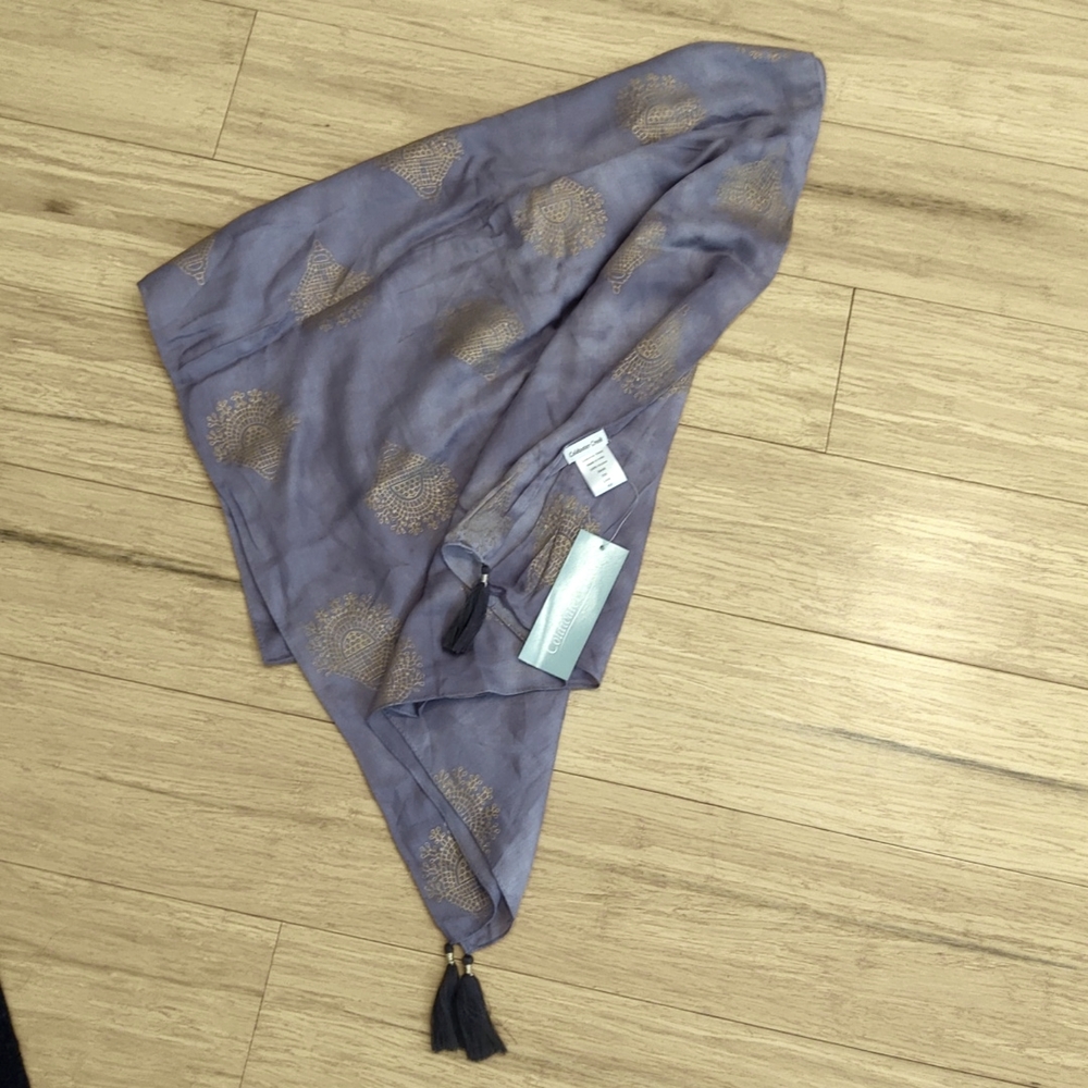 Coldwater Creek Gold accented gray scarf